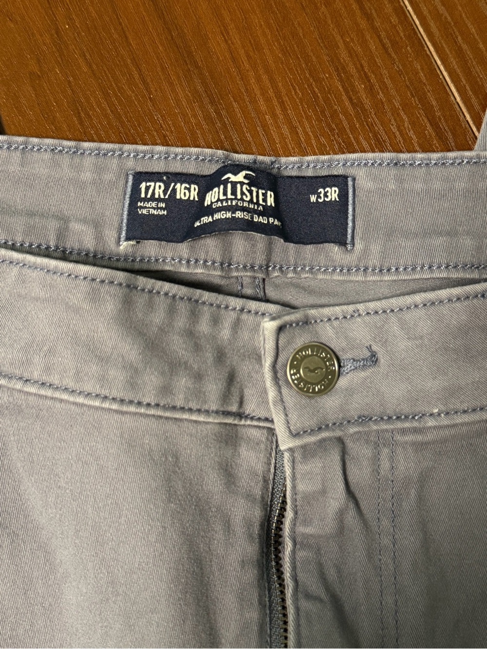 Hollister Ultra High Rise Dad Cargo Pants Size 17R/16R W33 Gray